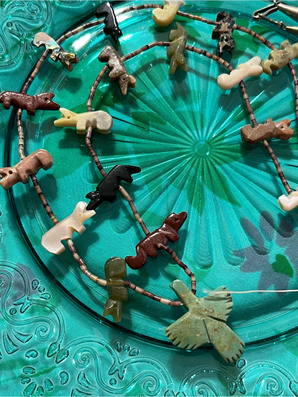 Vintage Zuni Fetish Multi Stone Carved Animal Heishi Bead Necklace - Picture 4 of 6
